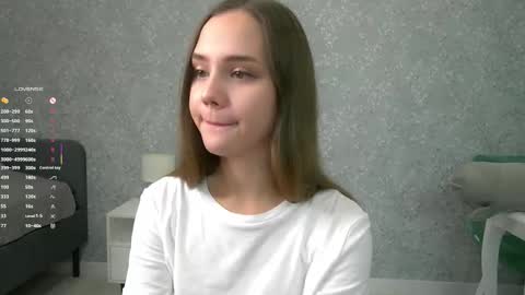 Snapshot of sara_whooops chatting on October 5, 2025, 7:01 pm Im Sara online show from October 5, 2025, 7:01 pm