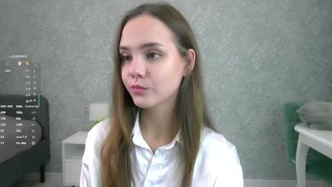 Snapshot of sara_whooops chatting on October 9, 2025, 7:01 pm Im Sara online show from October 9, 2025, 7:01 pm