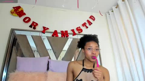 Snapshot of sara_williams01 chatting on September 25, 2025, 1:37 pm SARA 730 A 200 PM  online show from September 25, 2025, 1:37 pm