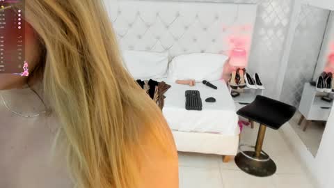 Saraa Gomez online show from February 2, 2025, 1:02 am