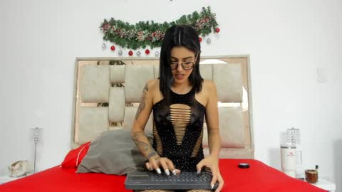 Snapshot of saraa_nix chatting on December 18, 2024, 6:10 am sara online show from December 18, 2024, 6:10 am