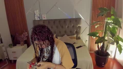 Snapshot of saraandsofi02 chatting on January 19, 2025, 9:22 am sofia gomez420 online show from January 19, 2025, 9:22 am