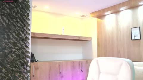 Sara Belmont online show from October 18, 2025, 12:17 pm