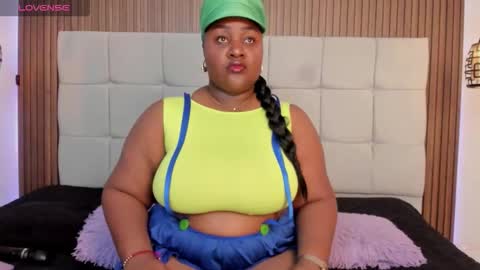 Snapshot of saraby_blandon chatting on October 16, 2025, 11:00 am online show from October 16, 2025, 11:00 am