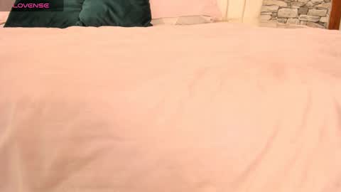Sara Castillo online show from March 10, 2025, 3:41 pm