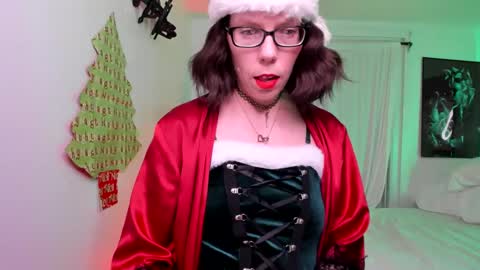 Snapshot of saradesirexo chatting on December 10, 2024, 2:05 am Sara Desire online show from December 10, 2024, 2:05 am