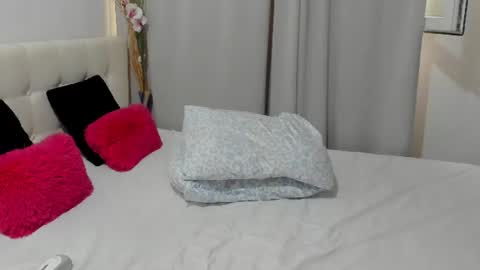 Snapshot of saradusk chatting on July 1, 2026, 3:19 am Sara online show from July 1, 2026, 3:19 am
