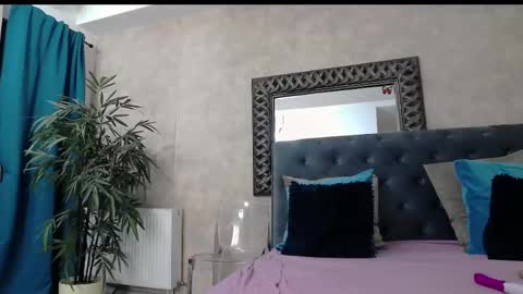 saraelise online show from May 6, 2026, 5:29 pm
