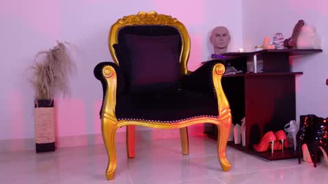 Sara Ferrer  online show from May 9, 2026, 5:23 am