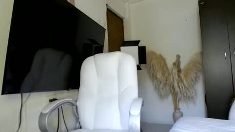 CALL ME LOVE SARITA online show from March 5, 2025, 8:53 pm