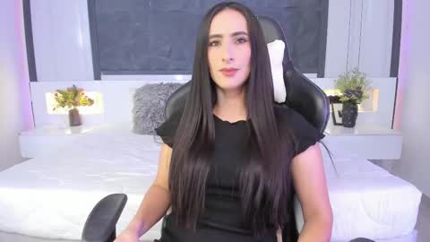 Snapshot of saragomez_1 chatting on September 29, 2025, 2:11 pm  Sara Gomez  online show from September 29, 2025, 2:11 pm