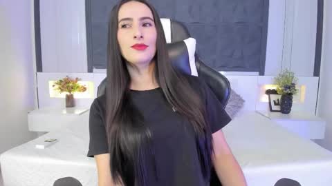 Snapshot of saragomez_1 chatting on October 15, 2025, 1:22 pm  Sara Gomez  online show from October 15, 2025, 1:22 pm