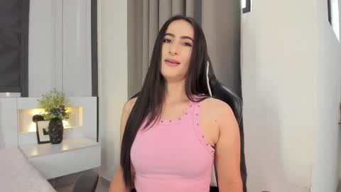 Snapshot of saragomez_1 chatting on October 17, 2025, 1:46 pm  Sara Gomez  online show from October 17, 2025, 1:46 pm