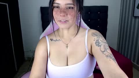 Snapshot of sarah__moon1 chatting on February 12, 2025, 2:54 pm Sarah Moon online show from February 12, 2025, 2:54 pm