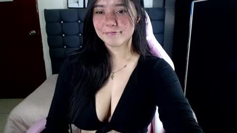 Snapshot of sarah__moon1 chatting on February 20, 2025, 2:13 pm Sarah Moon online show from February 20, 2025, 2:13 pm