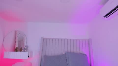 Sarah Bonneth online show from January 14, 2026, 11:49 am