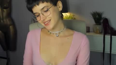 Sarah online show from September 28, 2025, 1:27 pm