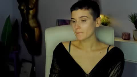 Sarah online show from November 11, 2025, 2:28 pm