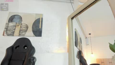 sarah_gothicgirl online show from May 6, 2026, 8:58 pm