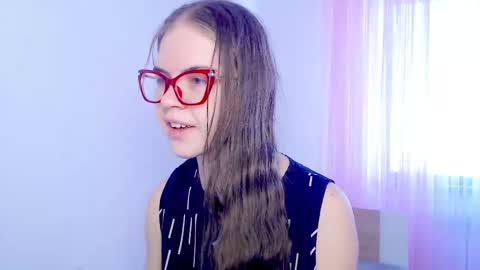 Snapshot of sarah_hs chatting on November 9, 2025, 4:11 am Sarah online show from November 9, 2025, 4:11 am