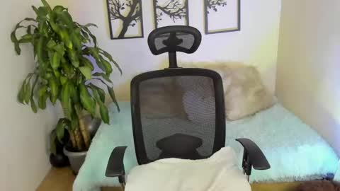 Sarah Ramirez online show from December 14, 2024, 2:34 am