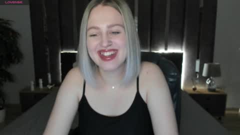Sarah online show from December 8, 2024, 1:02 am
