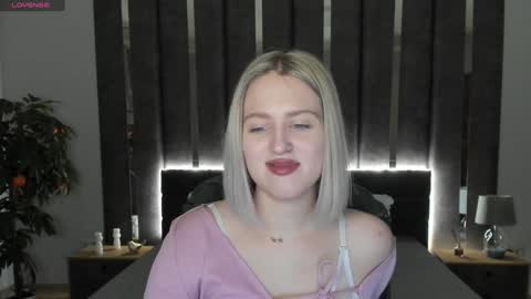 Sarah online show from December 11, 2024, 1:26 am