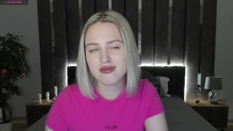 Sarah online show from December 12, 2024, 1:10 am