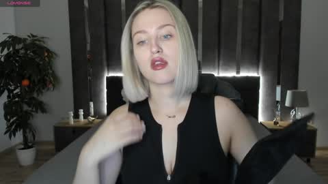 Sarah online show from December 15, 2024, 12:51 am