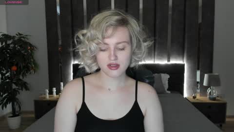 Sarah online show from December 16, 2024, 4:02 am