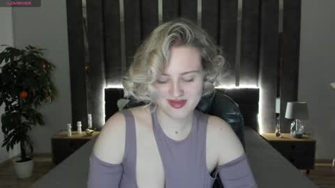 Sarah online show from December 17, 2024, 1:07 am