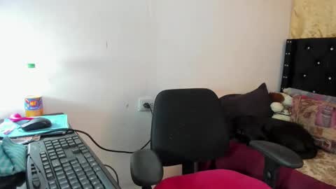 Snapshot of sarah_sweett chatting on September 30, 2025, 5:29 pm Sarah online show from September 30, 2025, 5:29 pm