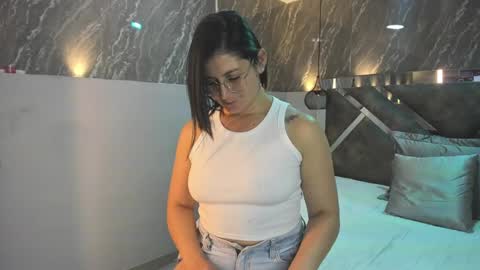 Sarah Deyvis online show from December 12, 2024, 6:31 pm