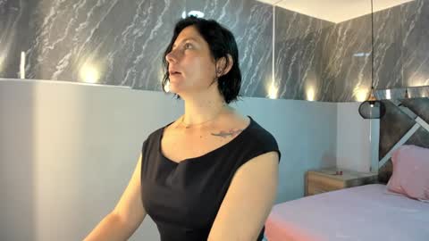 Sarah Deyvis online show from January 3, 2025, 1:58 pm