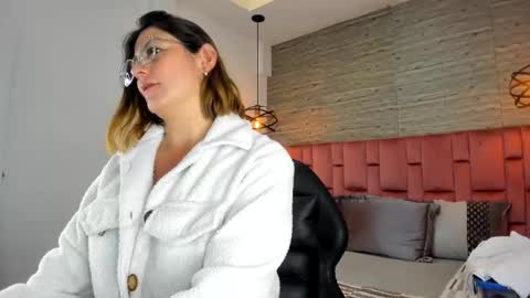 Sarah Deyvis online show from October 14, 2025, 8:20 pm