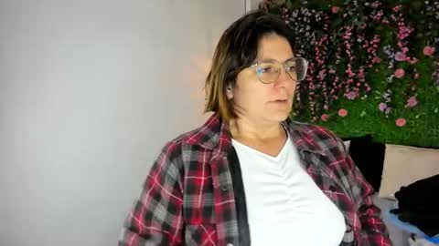 Sarah Deyvis online show from November 30, 2025, 2:21 pm