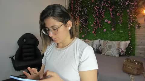 Sarah Deyvis online show from March 11, 2026, 2:01 pm