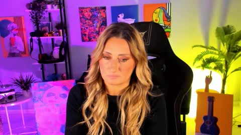 Divine Sarah NONUDE model online show from October 15, 2025, 12:27 pm