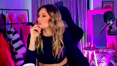 Divine Sarah NONUDE model online show from May 3, 2026, 12:33 pm