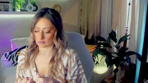 Divine Sarah NONUDE model online show from May 10, 2026, 6:29 am