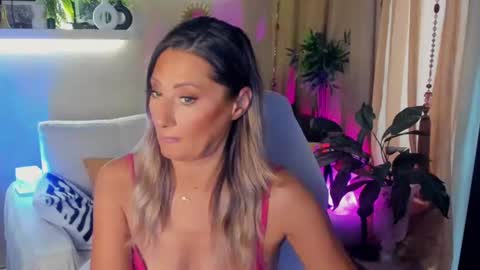 Divine Sarah NONUDE model online show from June 17, 2026, 1:56 pm