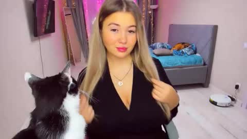 Sarah online show from December 18, 2025, 5:41 pm