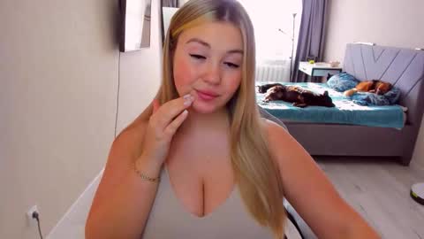 Snapshot of sarahmils chatting on April 24, 2026, 1:46 pm Sarah online show from April 24, 2026, 1:46 pm