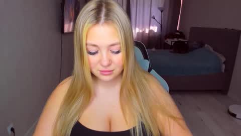 Snapshot of sarahmils chatting on May 6, 2026, 11:59 am Sarah online show from May 6, 2026, 11:59 am