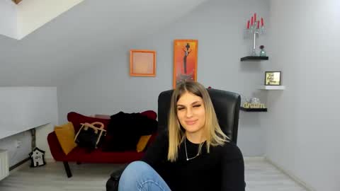 sarahowenn online show from December 18, 2025, 8:59 pm