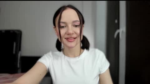 sarahphyllis online show from February 25, 2025, 4:00 pm