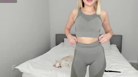 sarahphyllis online show from November 14, 2025, 5:44 pm