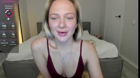 sarahphyllis online show from May 15, 2026, 7:32 pm