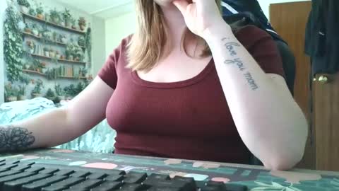 Snapshot of sarahpmummy chatting on June 3, 2026, 8:14 pm Sarah online show from June 3, 2026, 8:14 pm