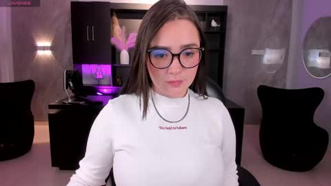 Sarah Rhodes online show from May 5, 2026, 11:51 am